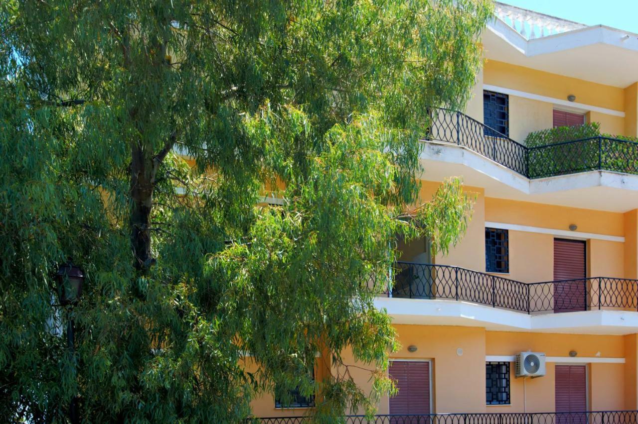 T8 Apartment On The Beach بينيتسيس المظهر الخارجي الصورة